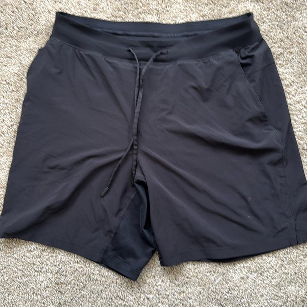 THE Short 7” lululemon.